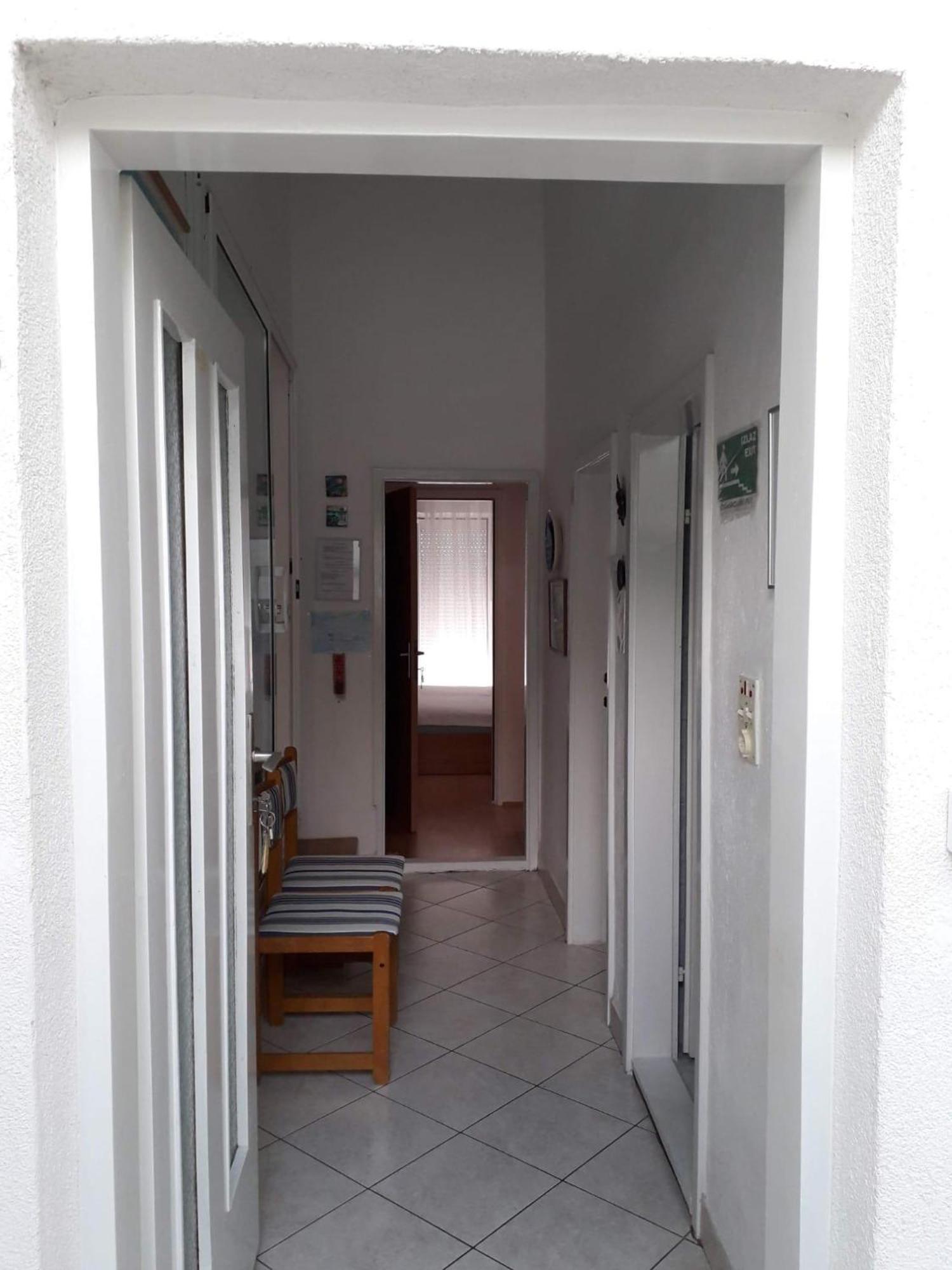 Apartments With A Parking Space Pisak, Omis - 1009 Luaran gambar