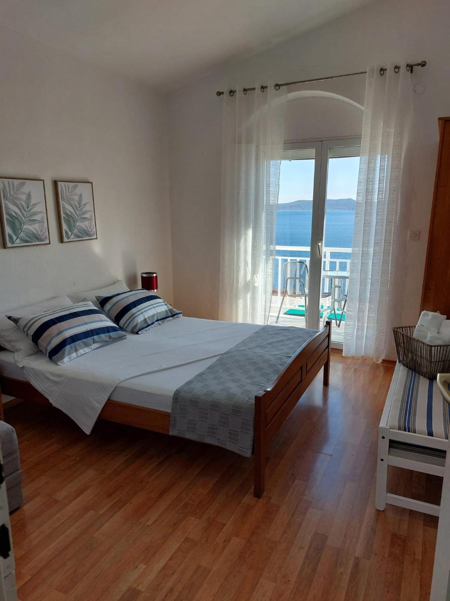 Apartments With A Parking Space Pisak, Omis - 1009 Luaran gambar
